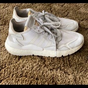 Adidas nite jogger white